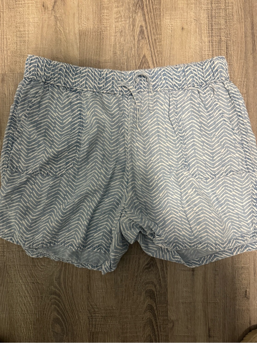 Vineyard Vines Light Blue & White Chevron High-Waist Drawstring Shorts